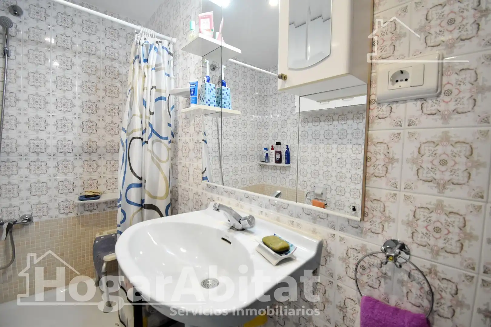 Baño de Piso en venta en Oliva con Terraza, Amueblado y Balcón