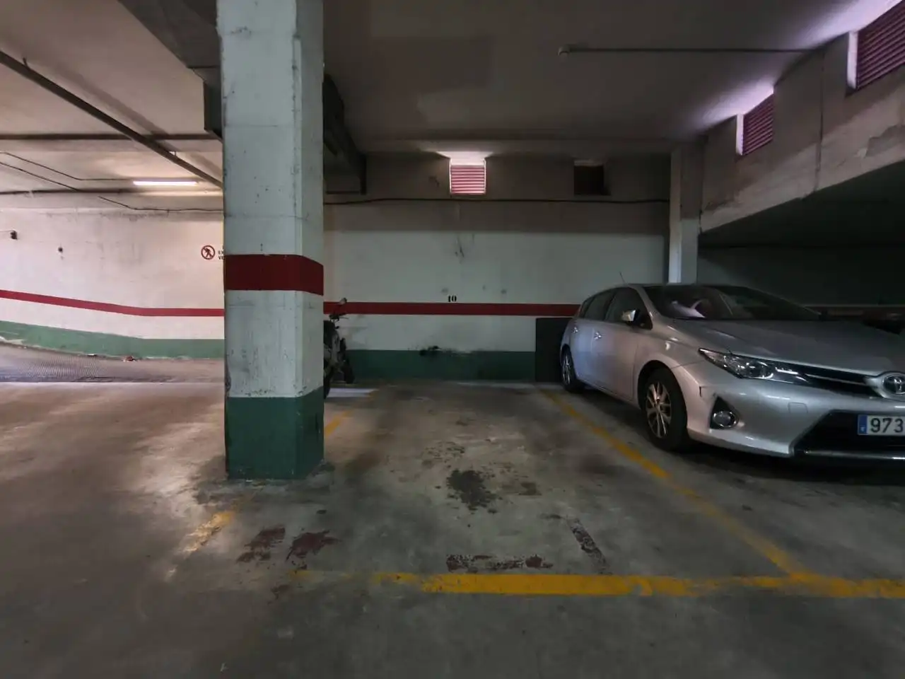 Parkplatz von Garage zum Verkauf in Burgos