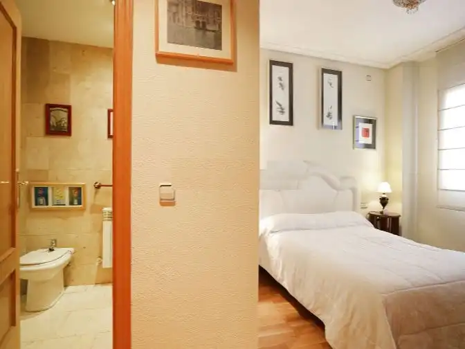 Schlafzimmer von Wohnung zur Miete in Madrid mit Klimaanlage, Heizung und Privatgarten