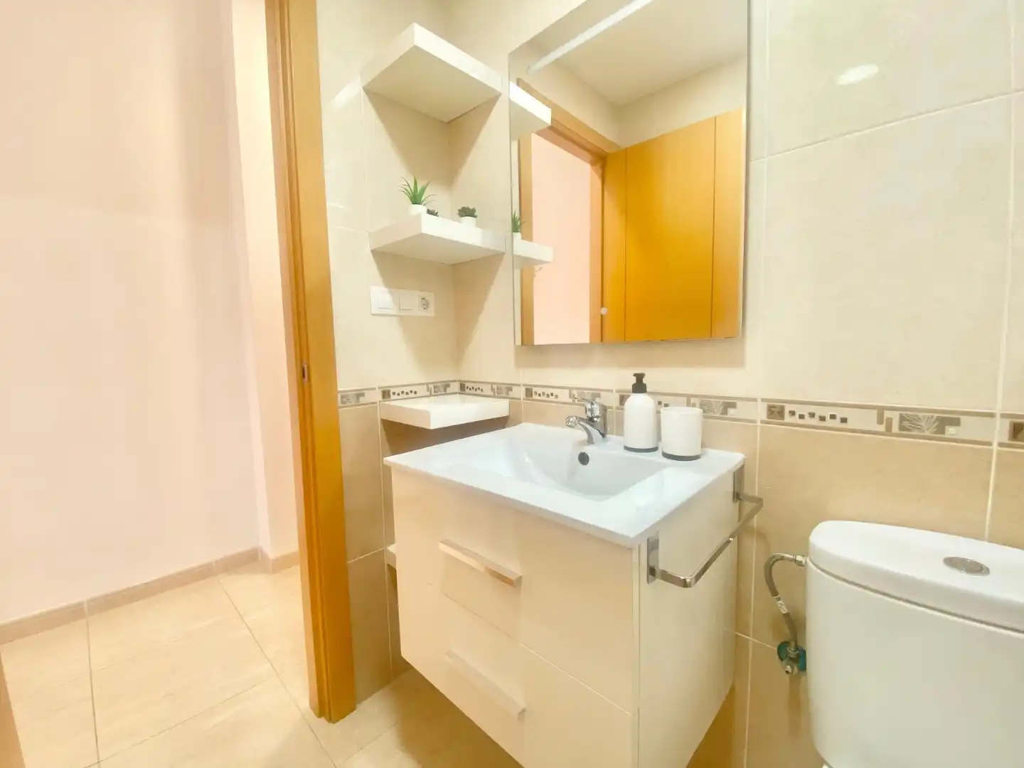 Bany de Apartament de lloguer en El Campello amb Piscina, Moblat i Rentadora