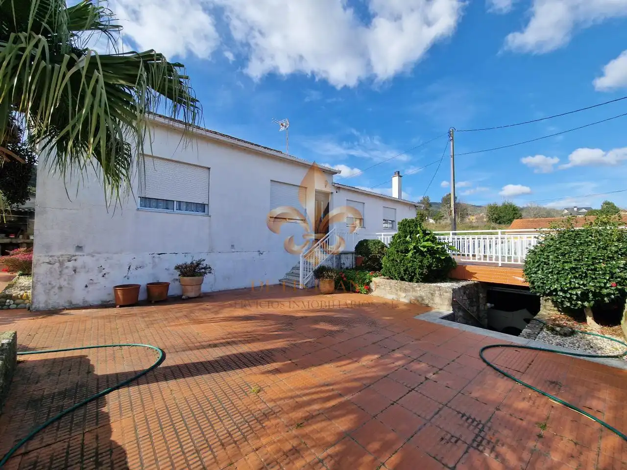 Vista exterior de Casa o xalet en venda en O Rosal   amb Calefacció, Jardí privat i Terrassa
