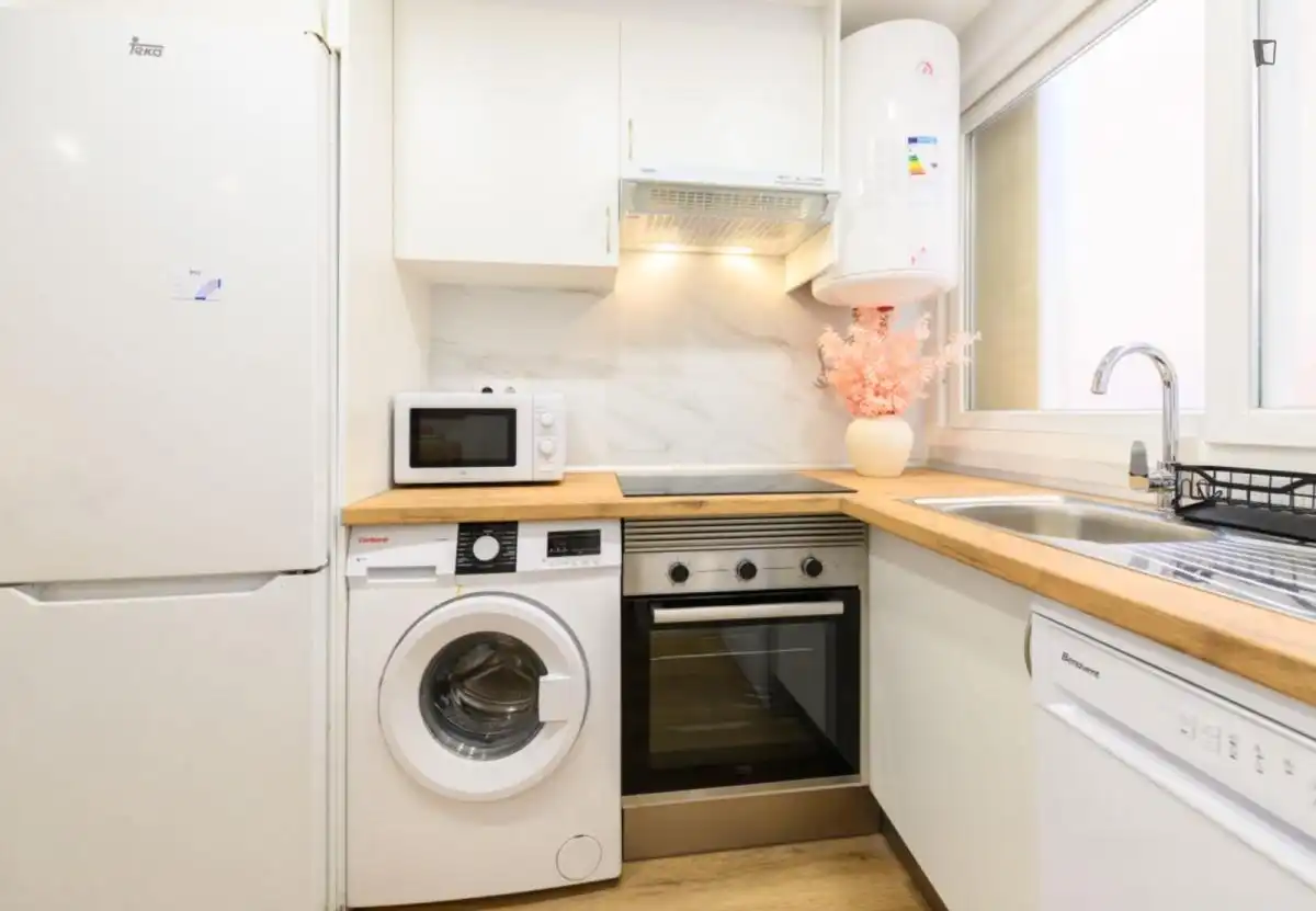 Cocina de Apartamento de alquiler en Madrid con Aire acondicionado, Calefacción y Amueblado