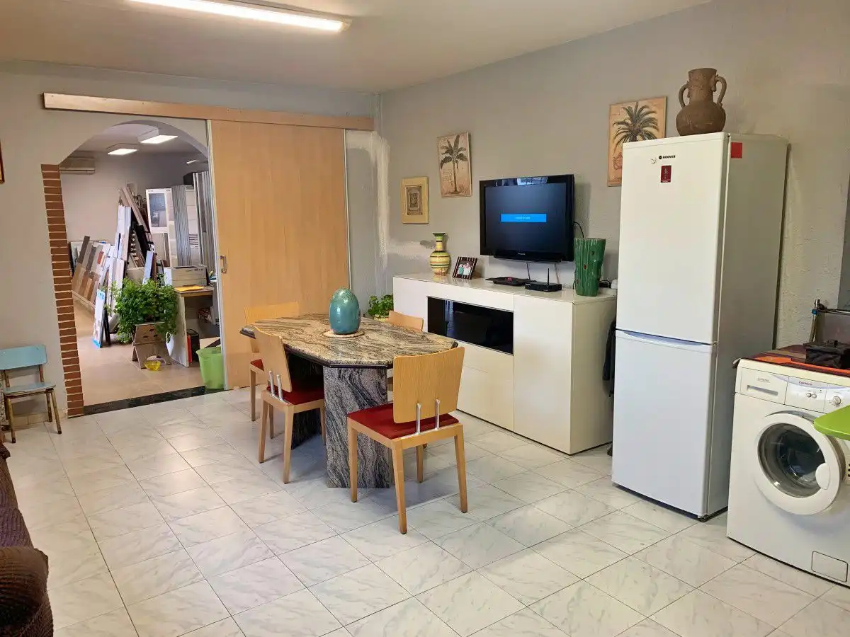Esszimmer von Fabrikhallen zum Verkauf in Roquetes