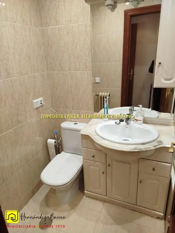 Baño de Piso en venta en Salamanca con Calefacción, Trastero y Amueblado