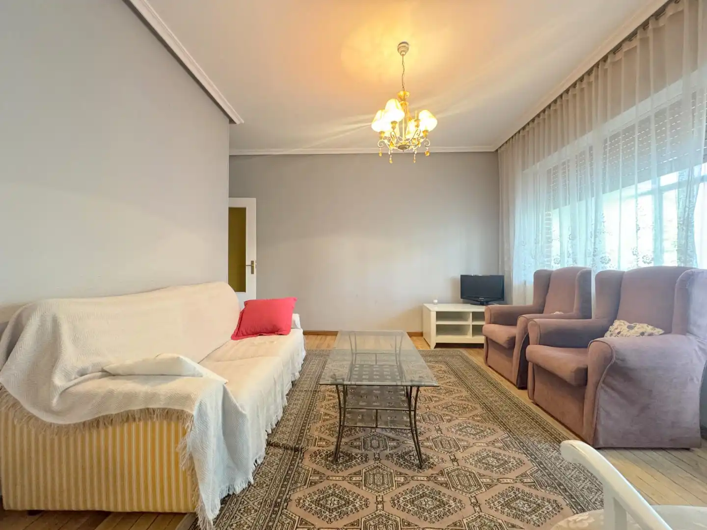 Sala de estar de Piso de alquiler en Ávila con Parquet y Amueblado