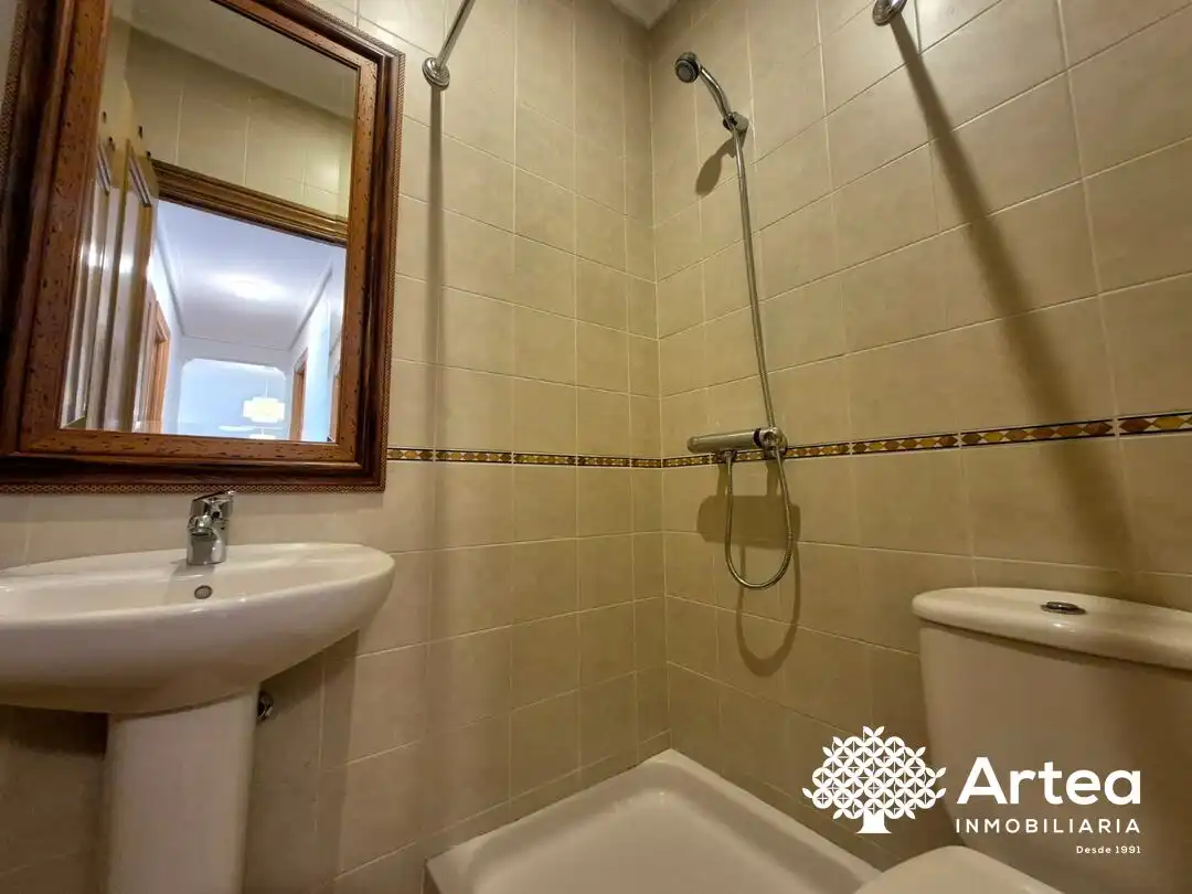 Baño de Piso de alquiler en Bilbao  con Calefacción, Horno y Lavadora