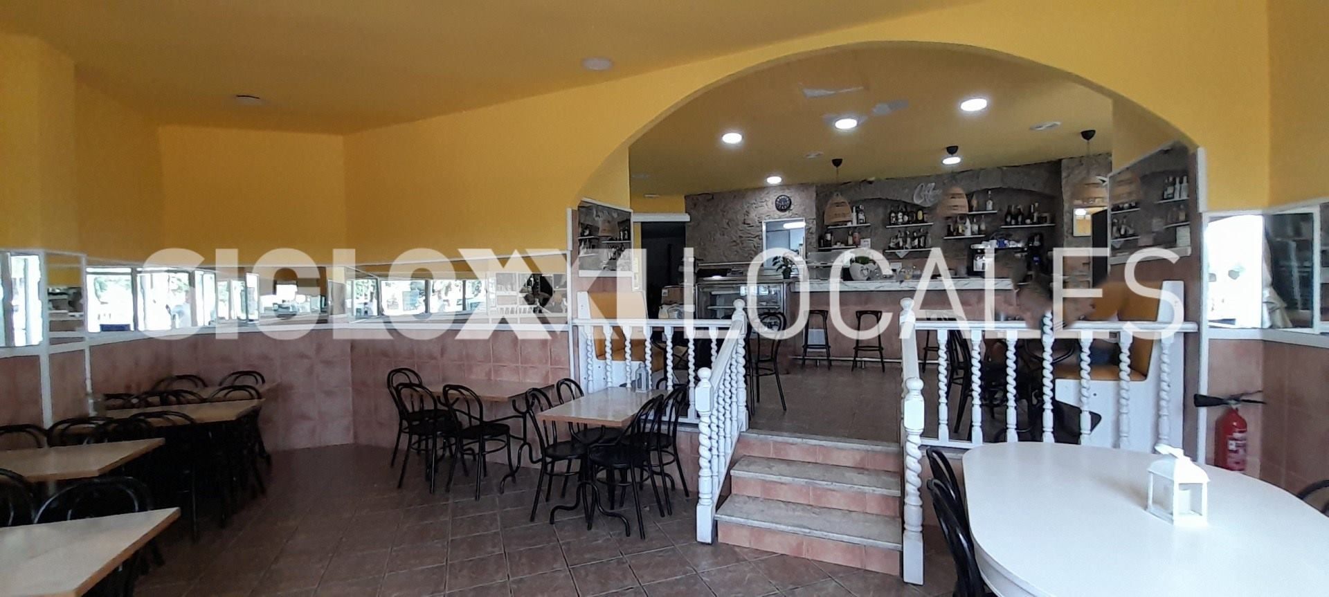 Premises to transfer in Badalona  with Air Conditioner