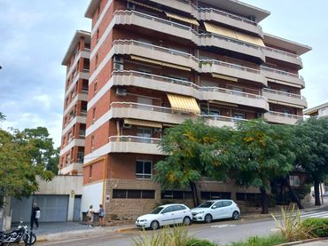 Baixos amb ascensor en venda a CATALUNYA