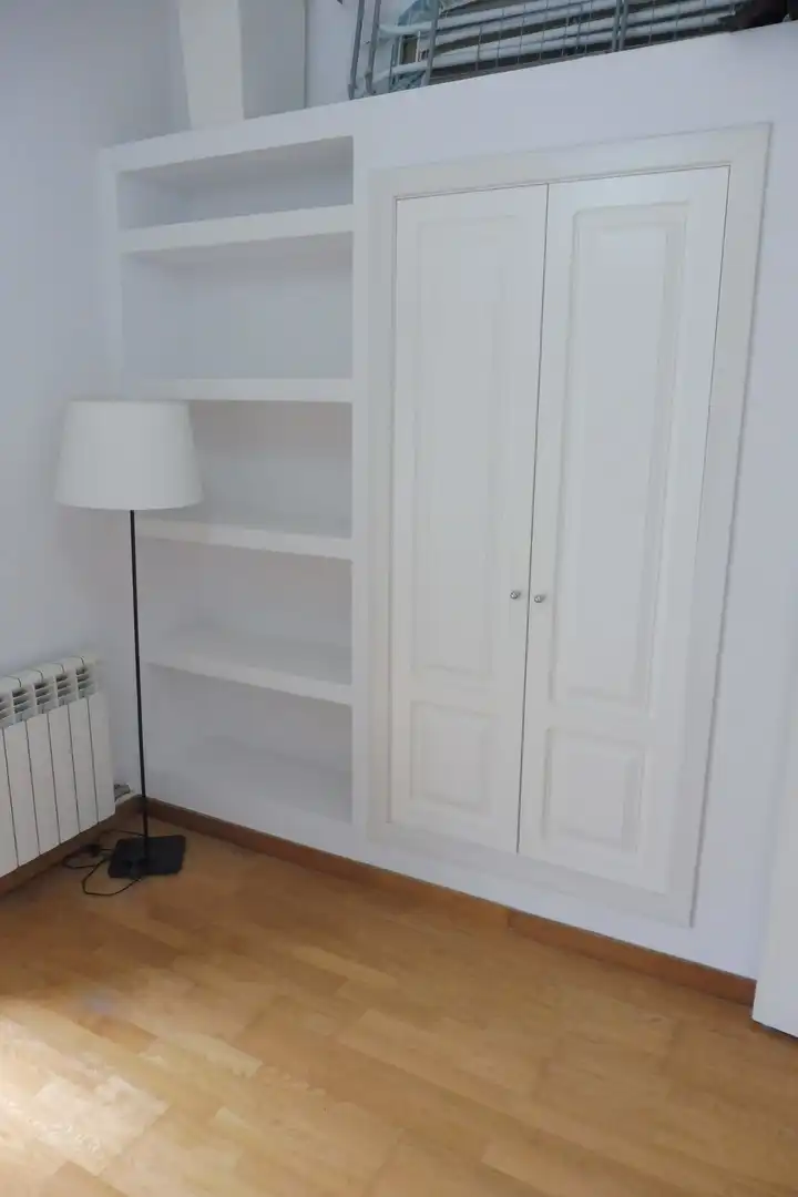 Dormitori de Pis de lloguer en Girona amb Calefacció i Balcó
