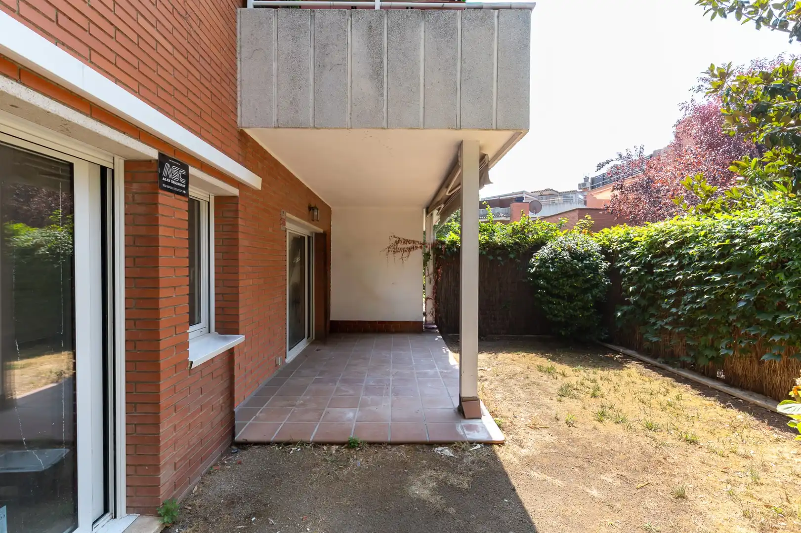 Vista exterior de Planta baixa en venda en Sant Cugat del Vallès amb Aire condicionat, Calefacció i Traster