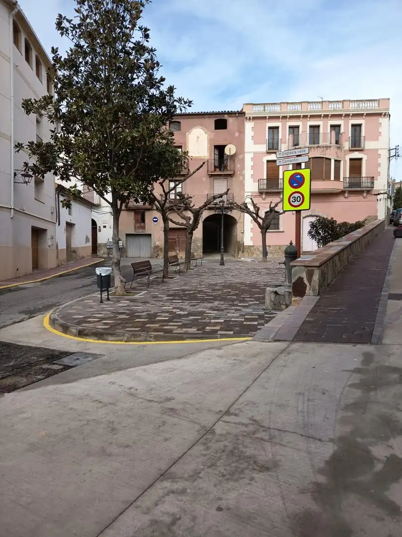 Vista exterior de Casa adosada en venda en Garcia
