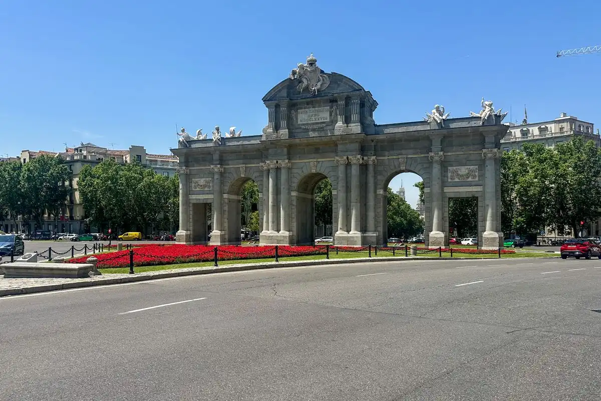 Vista exterior de Ático de alquiler en Madrid con Aire acondicionado, Calefacción y Terraza