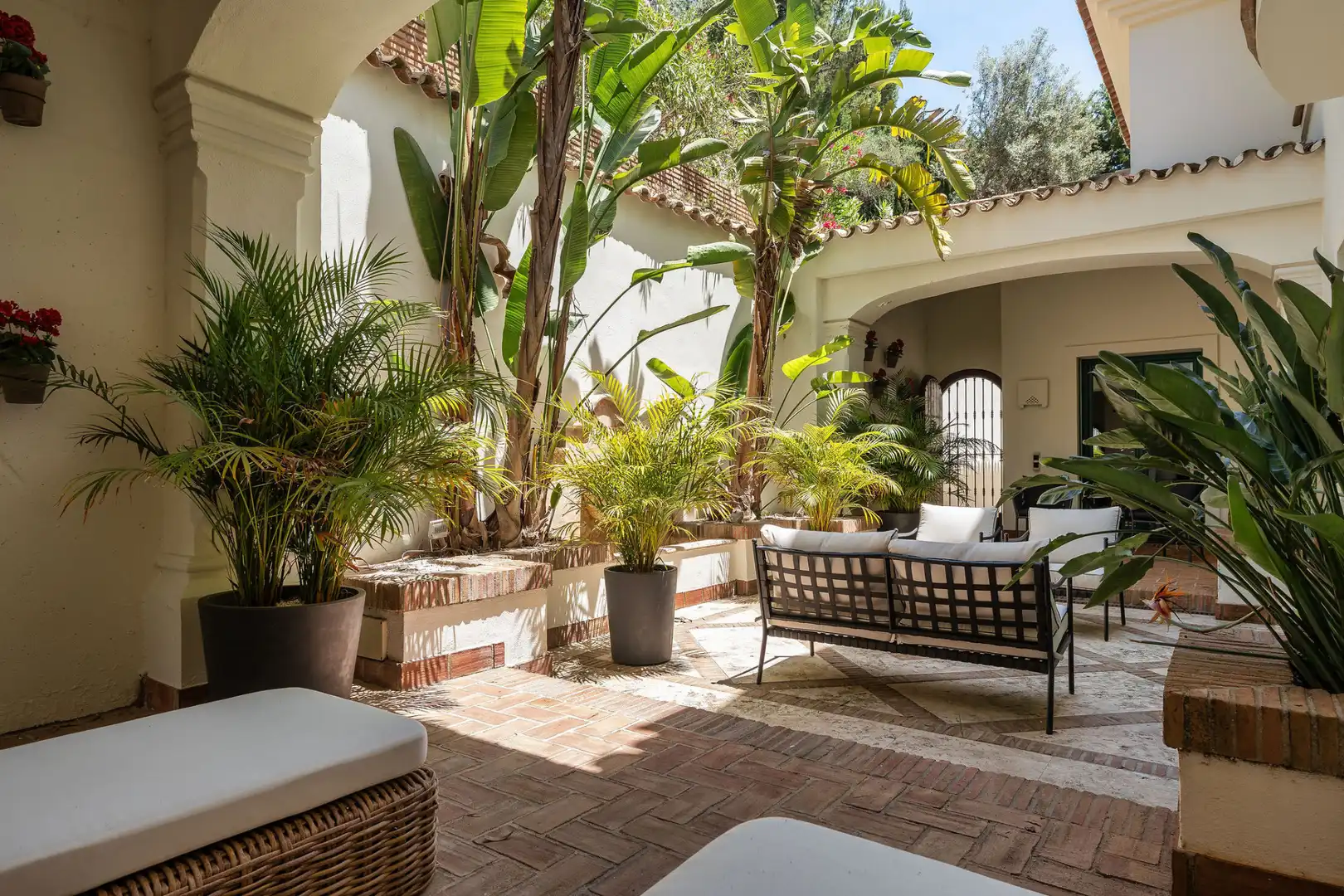 Terrassa de Casa o xalet en venda en Marbella amb Aire condicionat, Calefacció i Jardí privat