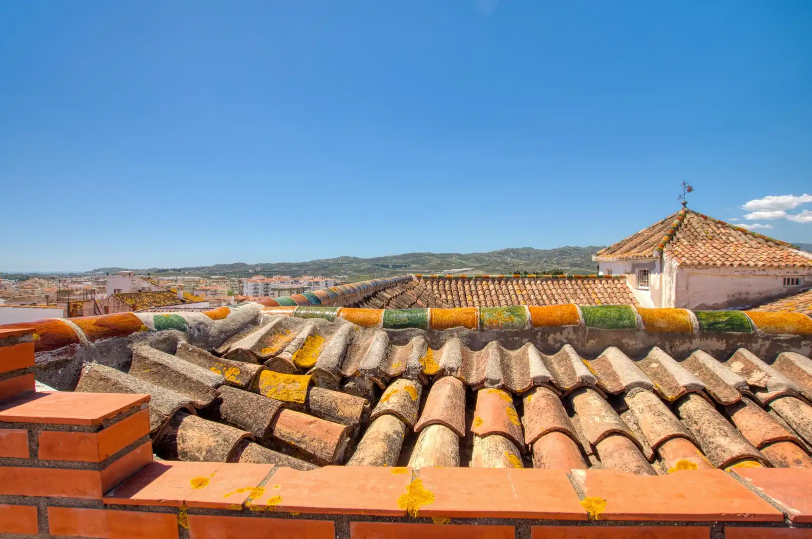 Vista exterior de Casa adosada en venda en Vélez-Málaga amb Jardí privat, Traster i Piscina comunitària