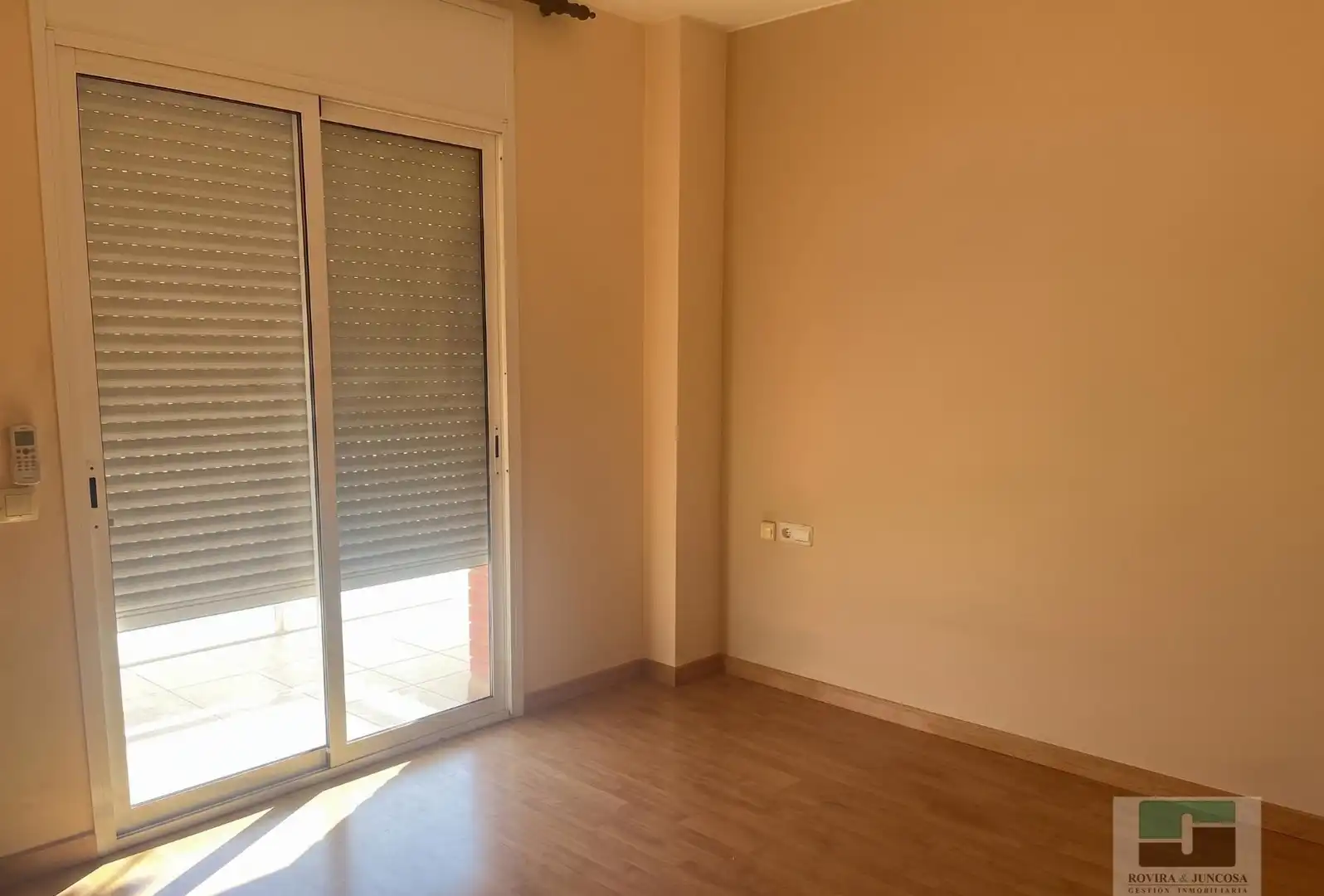 Dormitori de Pis de lloguer en Castelldefels amb Aire condicionat, Parquet i Terrassa