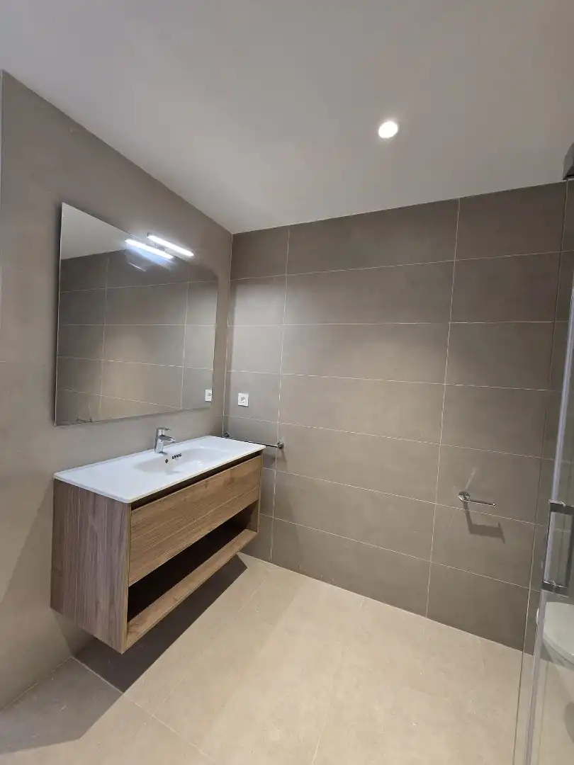 Bathroom of Flat for share in Lleida  with Air Conditioner, Heating and Terrace