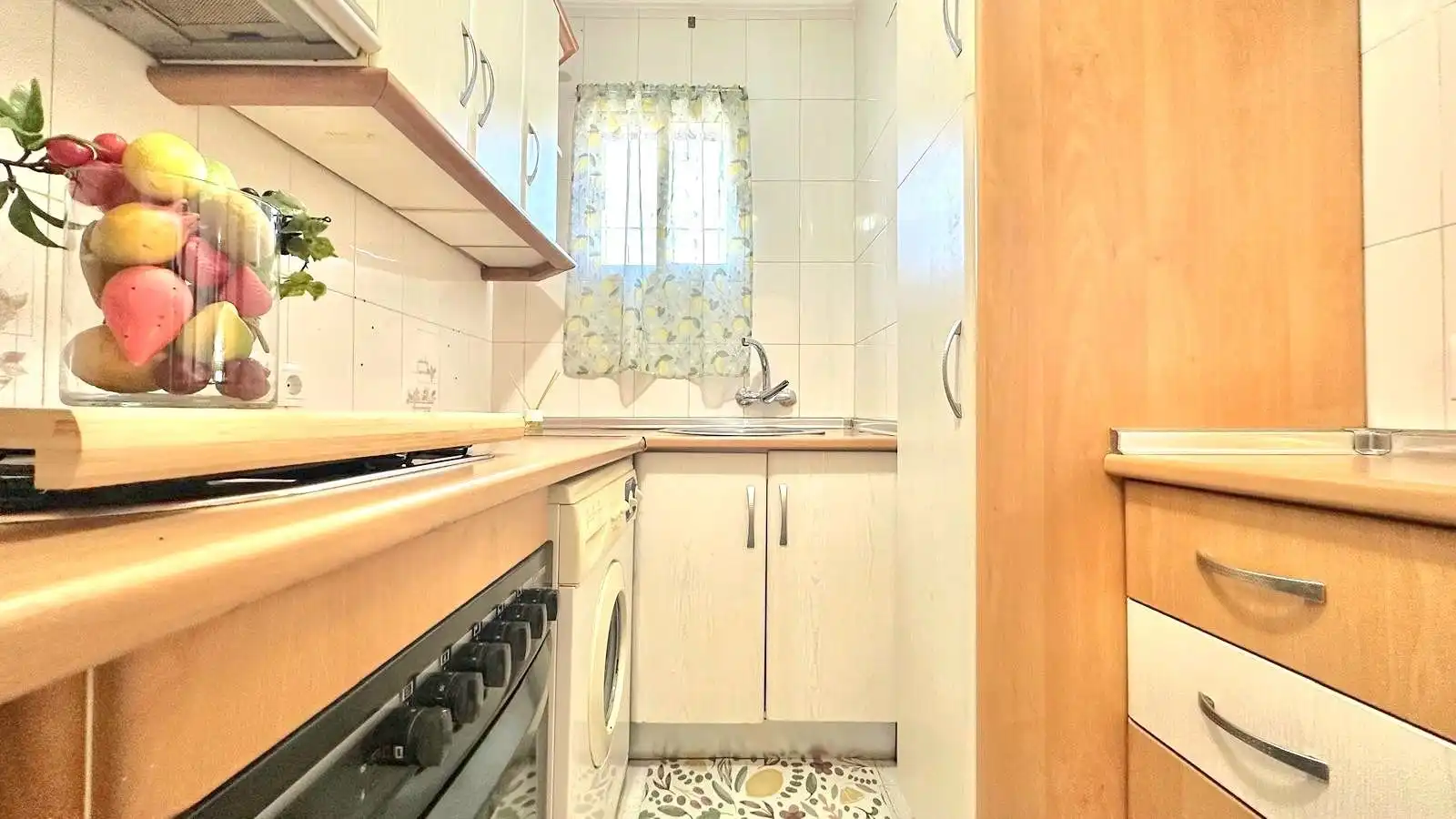 Cuina de Estudi en venda en Torrevieja amb Aire condicionat, Terrassa i Moblat