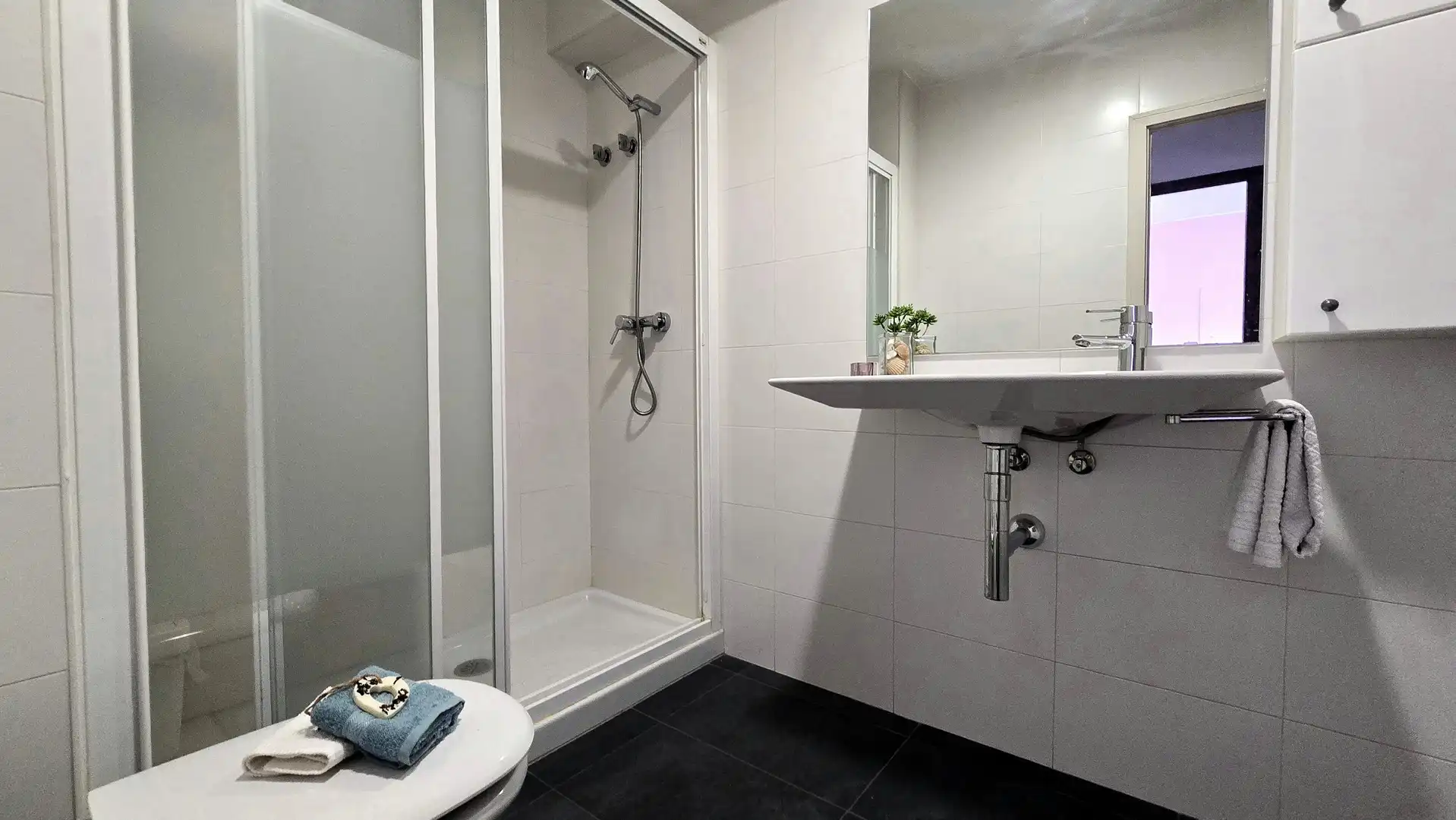 Badezimmer von Wohnung zum Verkauf in Vigo  mit Heizung, Parkett und Abstellraum