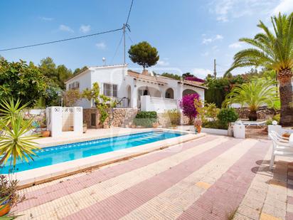 Vista exterior de Casa o xalet en venda en Benissa amb Aire condicionat, Terrassa i Piscina