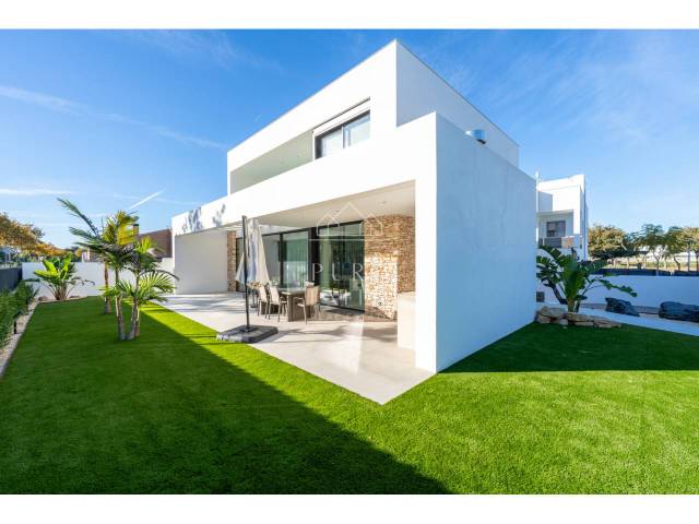 Casa-chalet en Venta en Calle ventura gassol en Vinyols i els Arcs