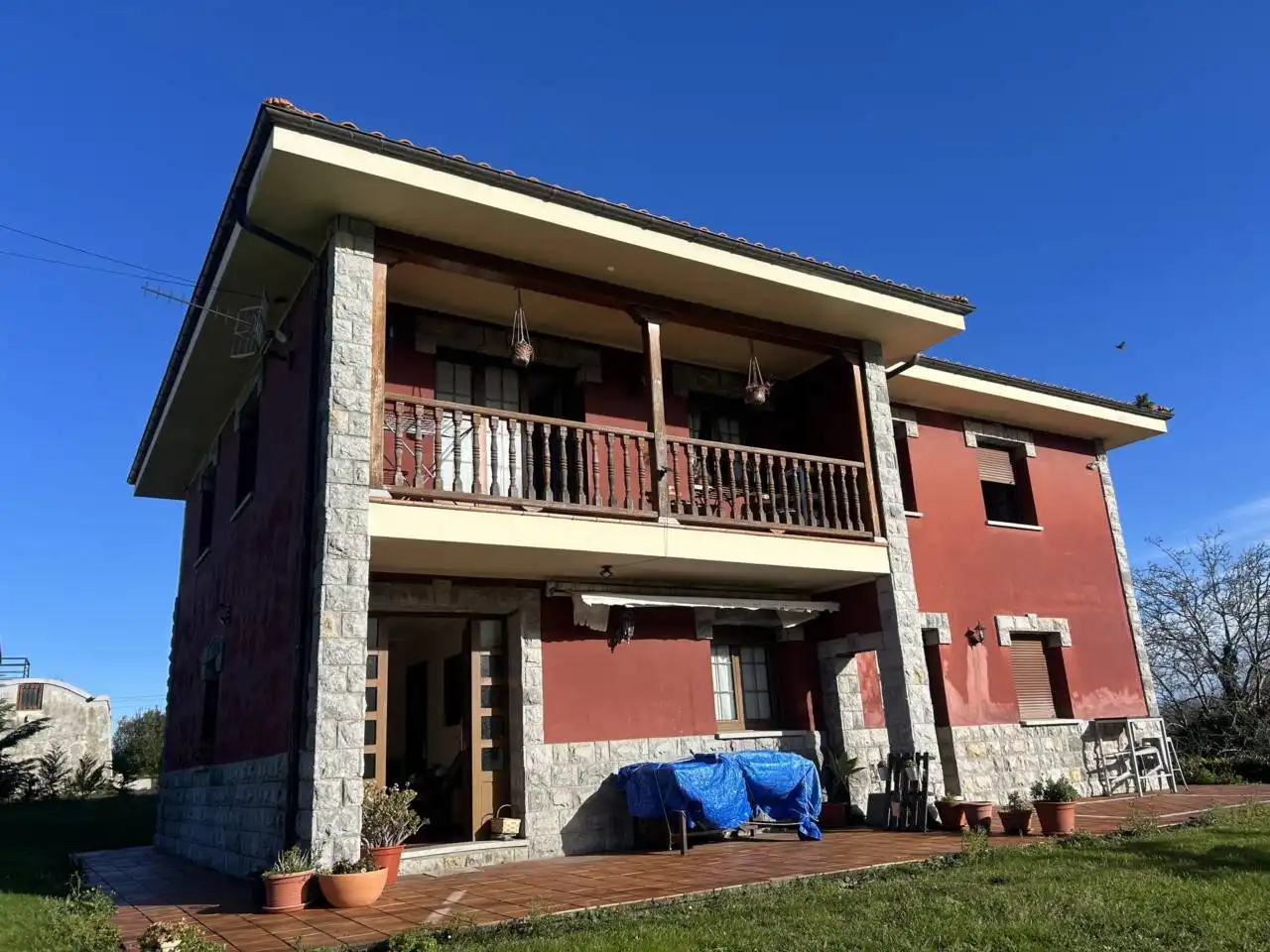Außenansicht von Haus oder Chalet zum Verkauf in Llanes mit Heizung, Privatgarten und Terrasse