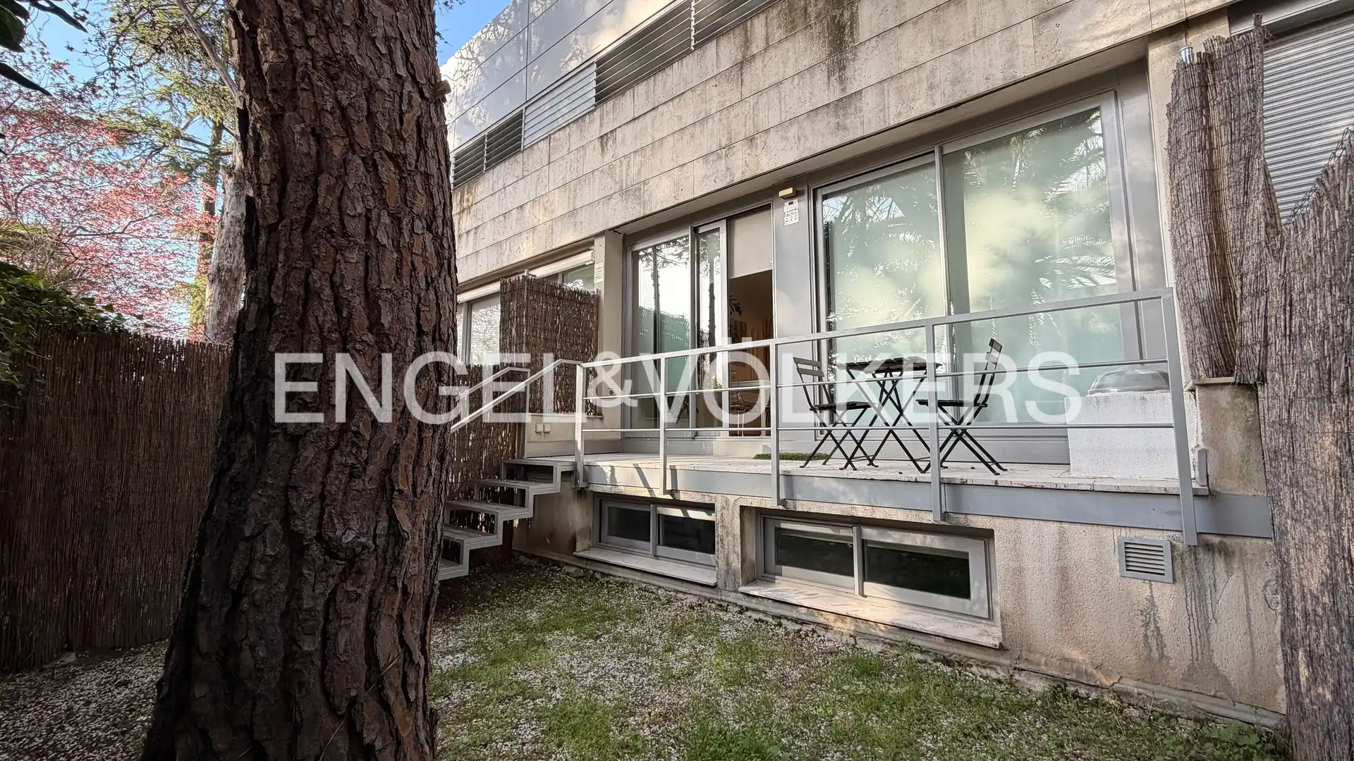 Vista exterior de Dúplex de alquiler en La Moraleja con Aire acondicionado, Calefacción y Jardín privado