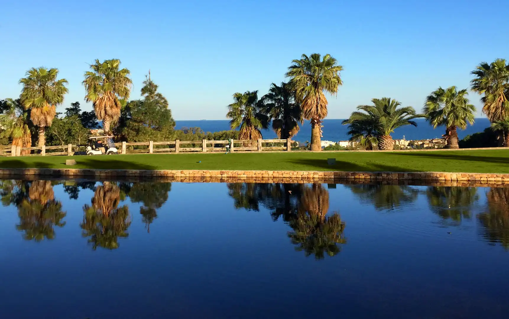 Vista exterior de Apartament en venda en Marbella amb Aire condicionat, Terrassa i Piscina