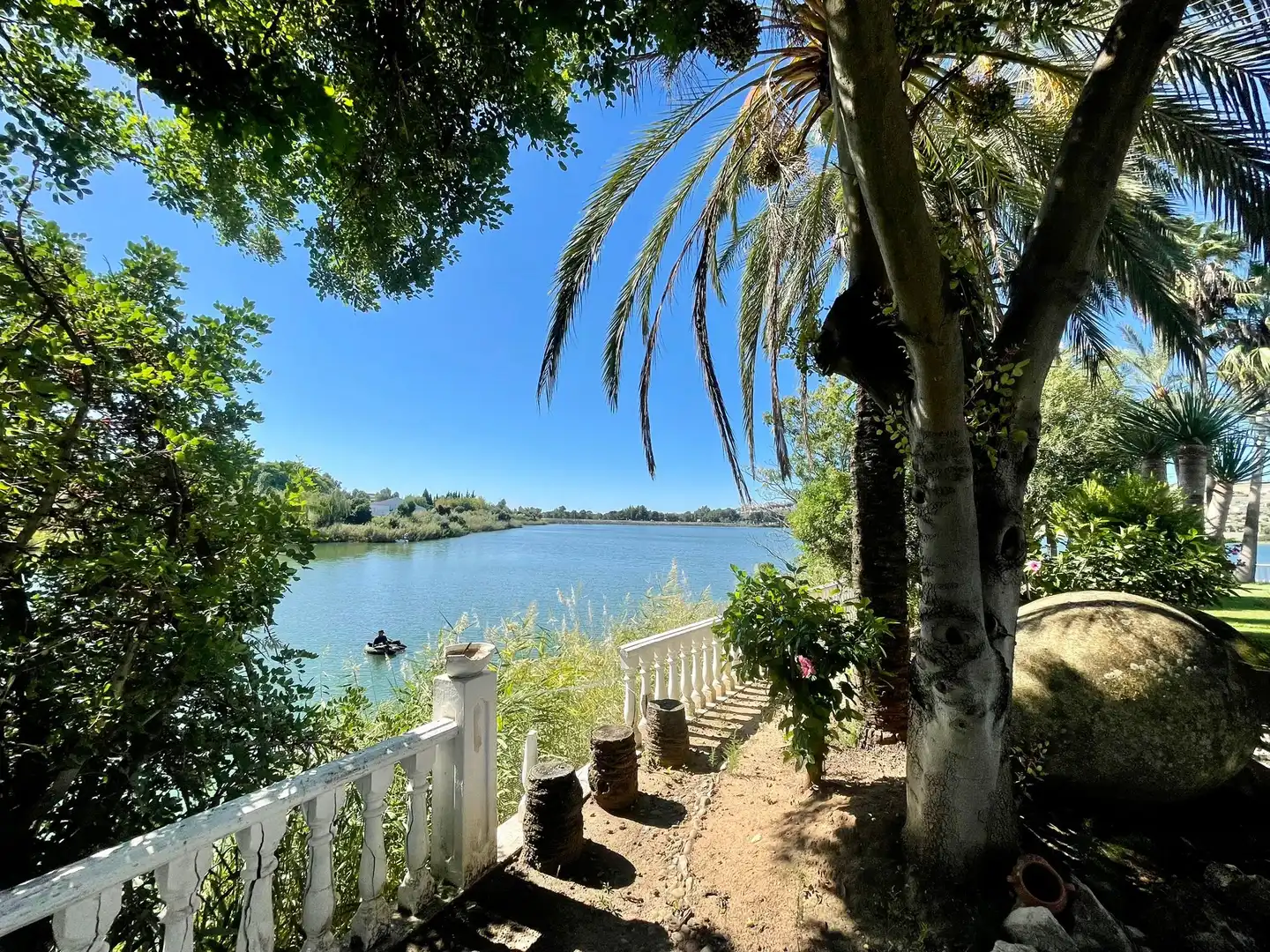 Vista exterior de Casa o xalet en venda en Arcos de la Frontera amb Aire condicionat, Jardí privat i Terrassa