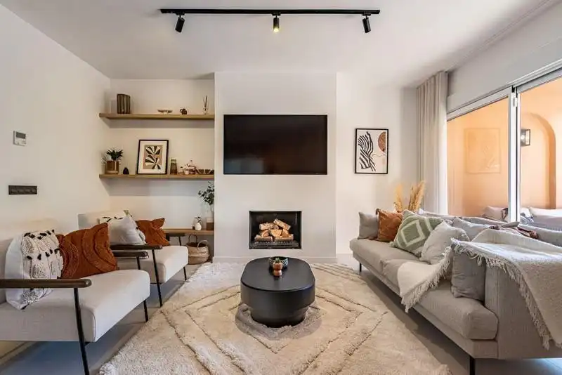Sala d'estar de Casa adosada de lloguer en Marbella amb Aire condicionat, Terrassa i Traster