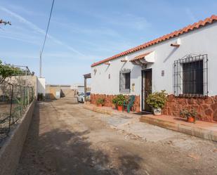 Außenansicht von Country house zum verkauf in  Almería Capital mit Privatgarten und Schwimmbad