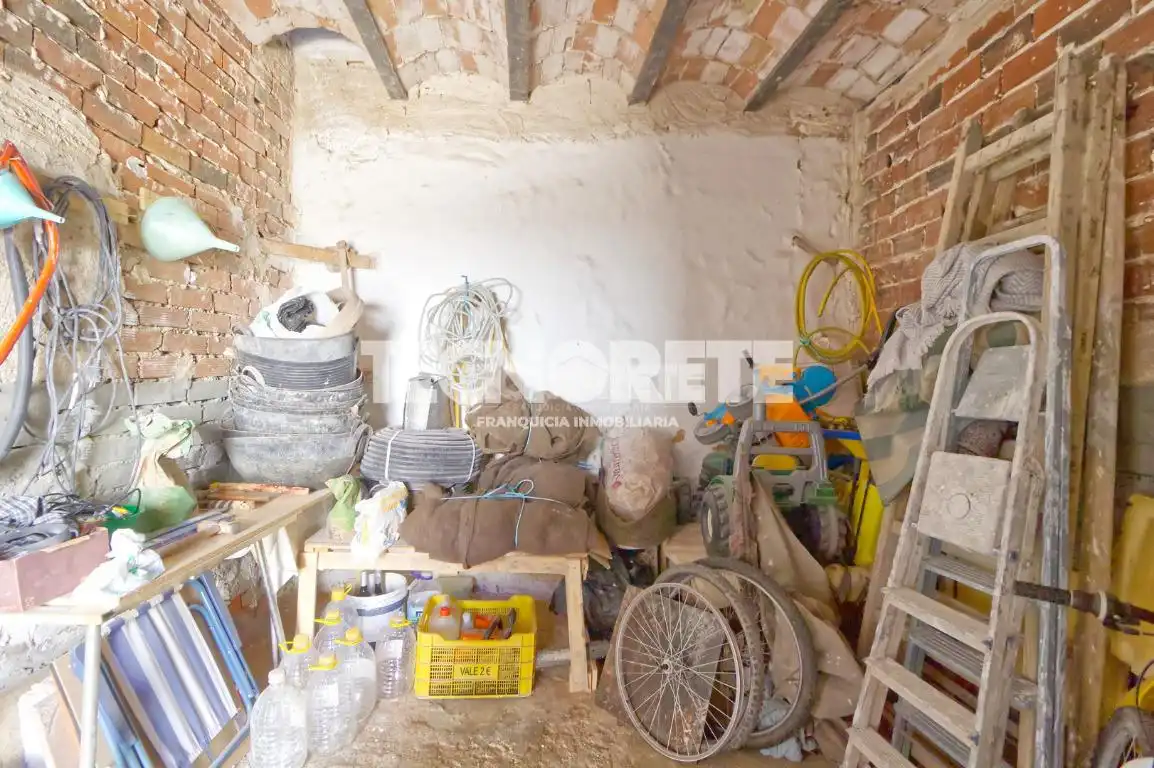 Casa adosada en venta en Consuegra con Jardín privado