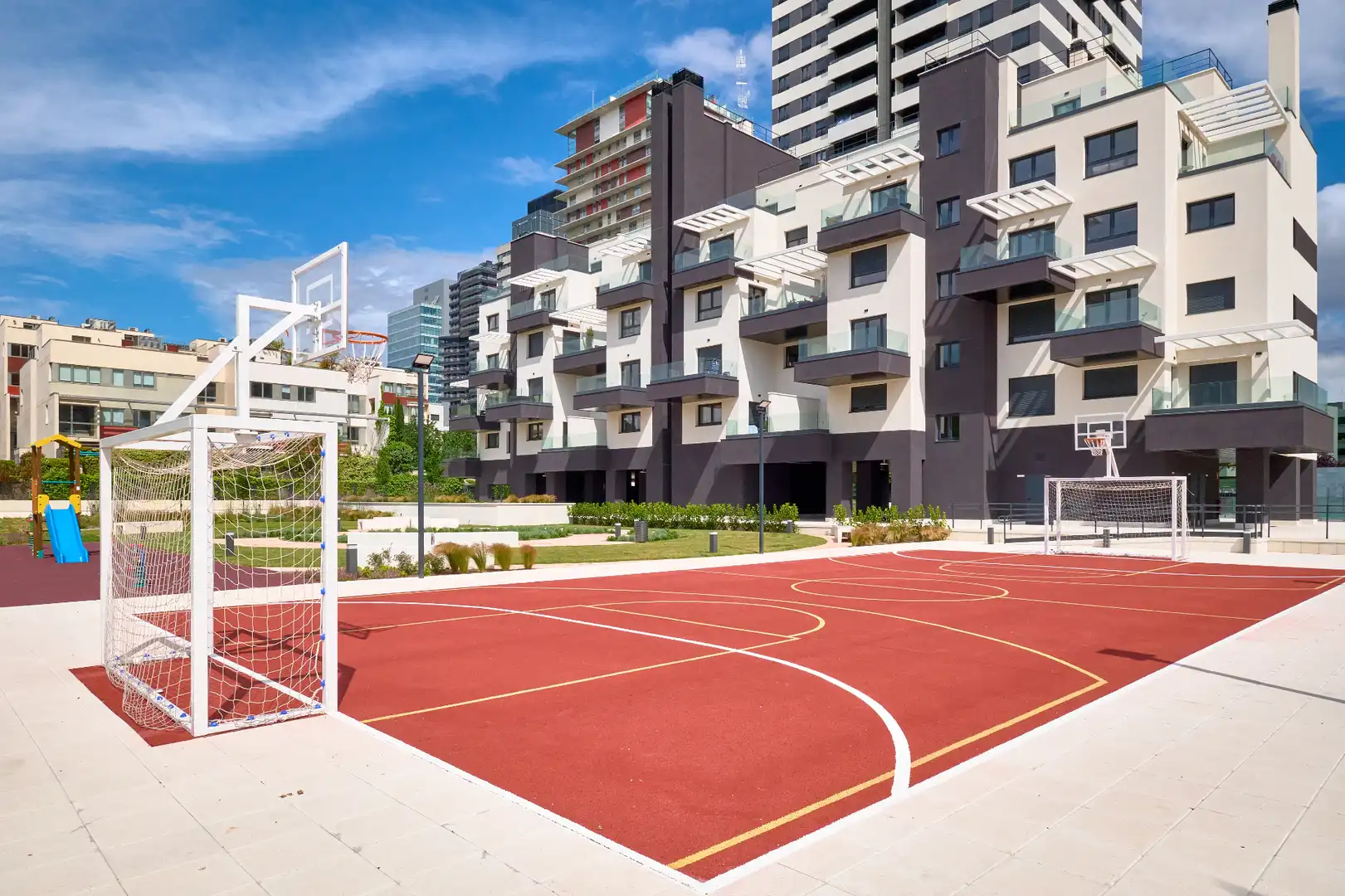 Außenansicht von Wohnung zur Miete in Madrid mit Klimaanlage, Terrasse und Abstellraum