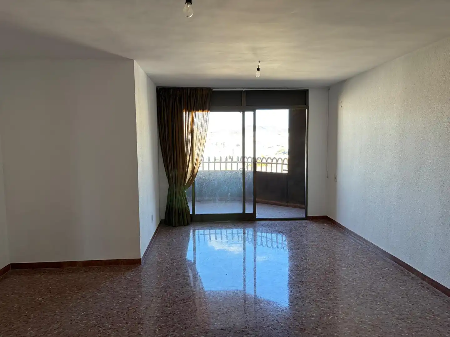 Wohnung zum Verkauf in Villena mit Terrasse und Balkon