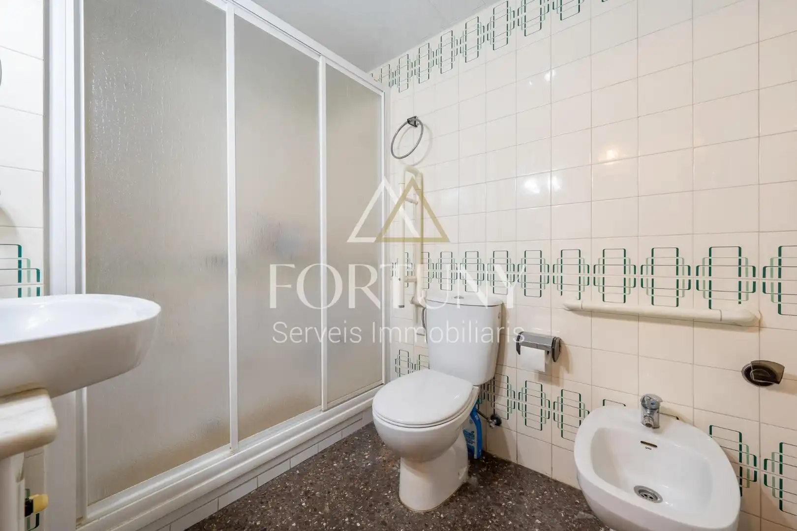 Badezimmer von Wohnung zum Verkauf in Reus mit Klimaanlage und Balkon