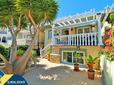 Chalet con piscina en venta en Orihuela Costa