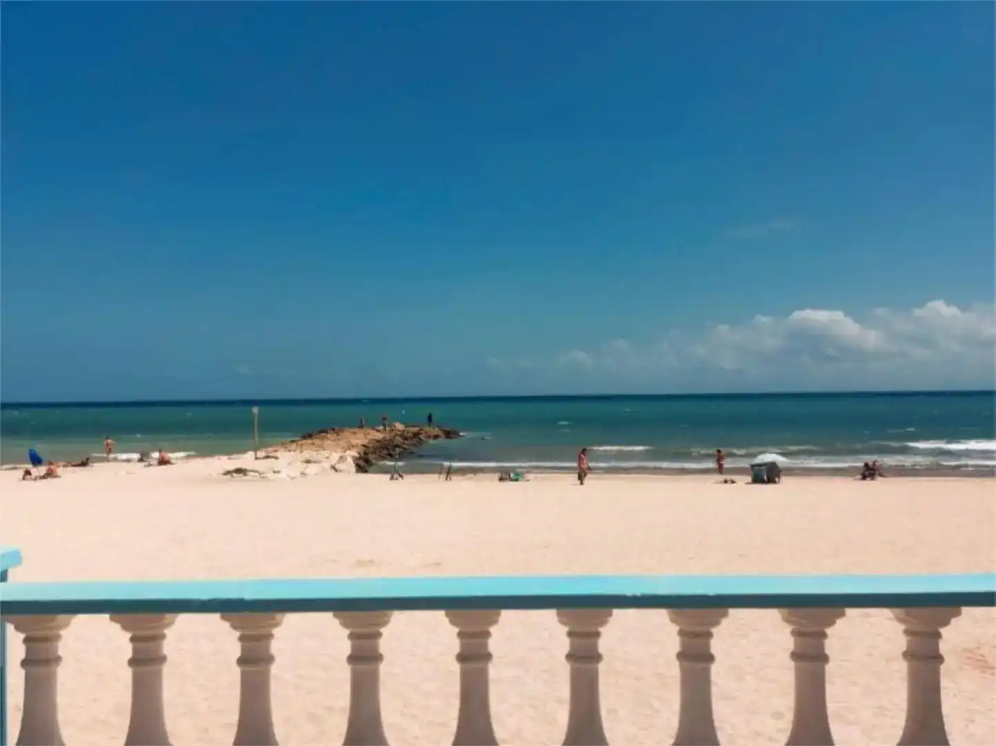 Außenansicht von Wohnungen zur Miete in Torrevieja mit Klimaanlage, Schwimmbad und Balkon