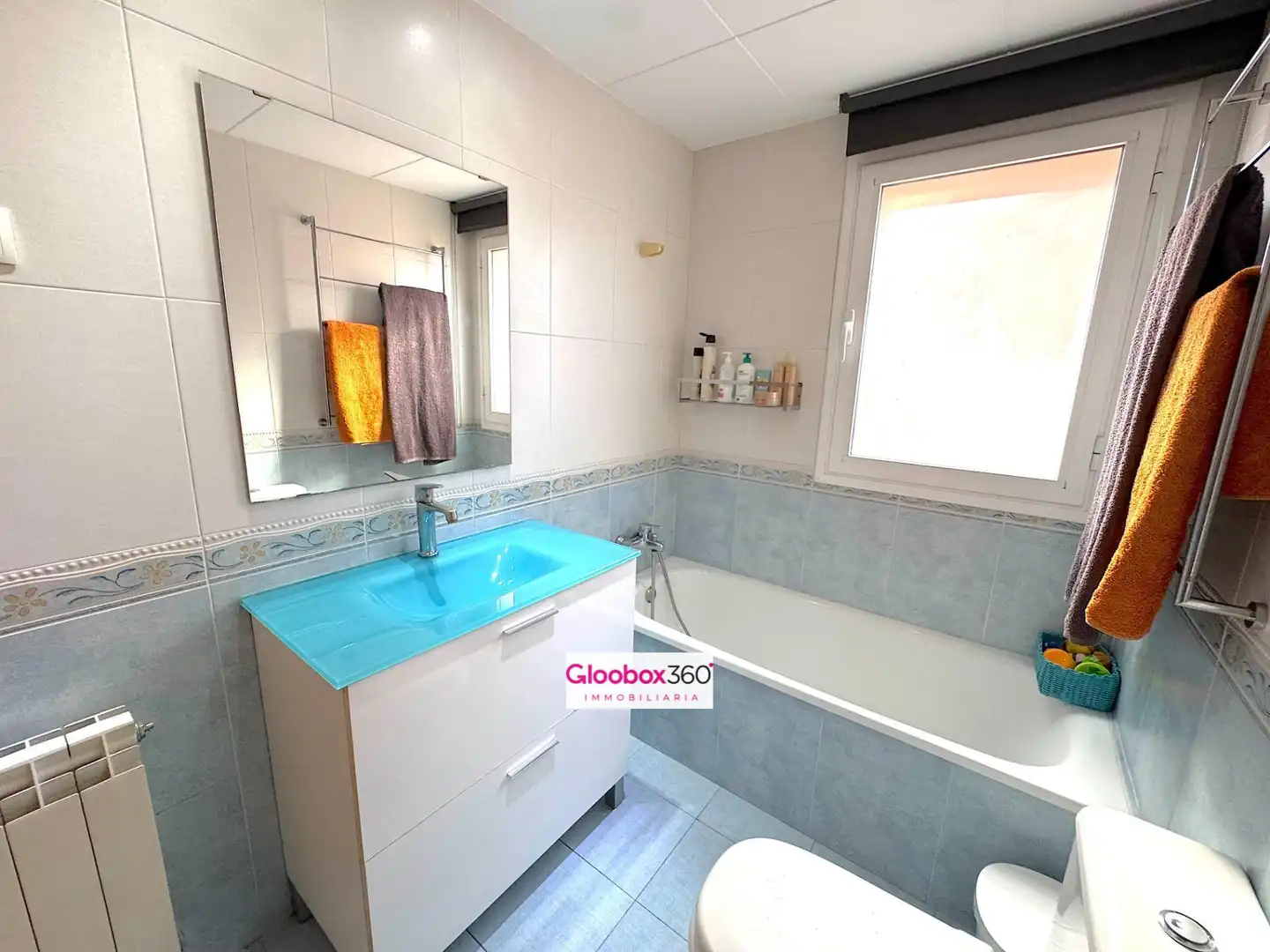 Badezimmer von Einfamilien-Reihenhaus zum Verkauf in Reus mit Klimaanlage, Heizung und Privatgarten