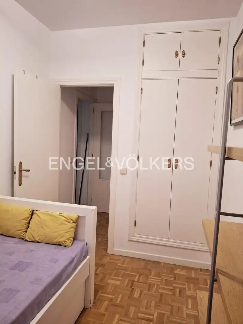 Bedroom of Flat for rent in Madrid  with Air Conditioner, Heating and Parquet flooring