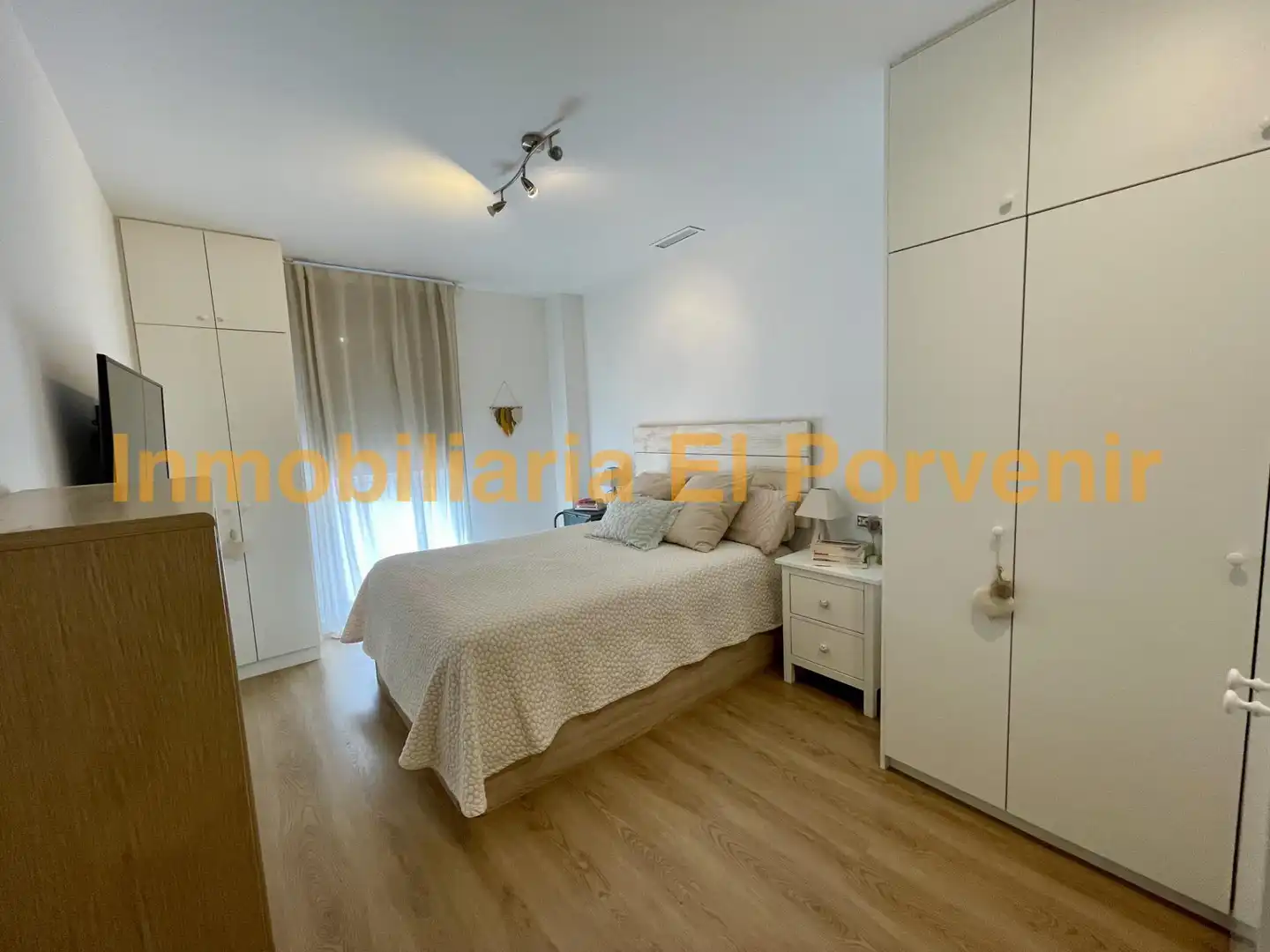 Schlafzimmer von Wohnung zum Verkauf in Torrent mit Klimaanlage, Heizung und Balkon