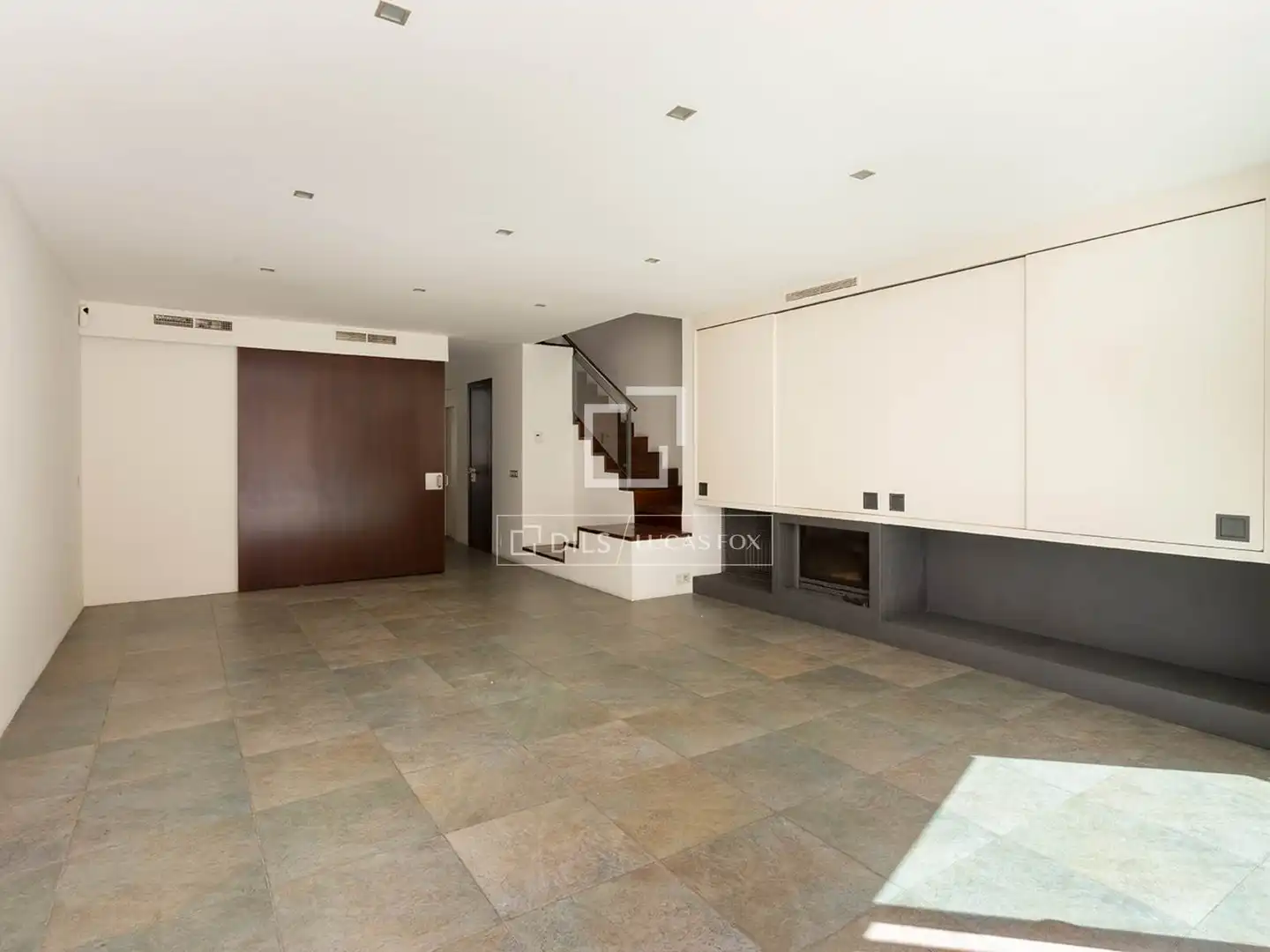Houses for sale in Barcelona  with Air Conditioner, Terrace and Storage room