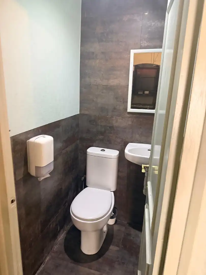 Baño de Local en traspaso en Palafrugell con Amueblado