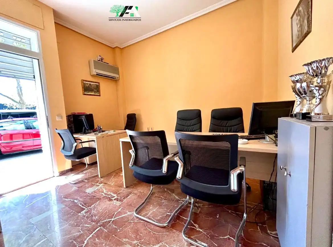 Office for rent in Baeza  with Air Conditioner and Furnished