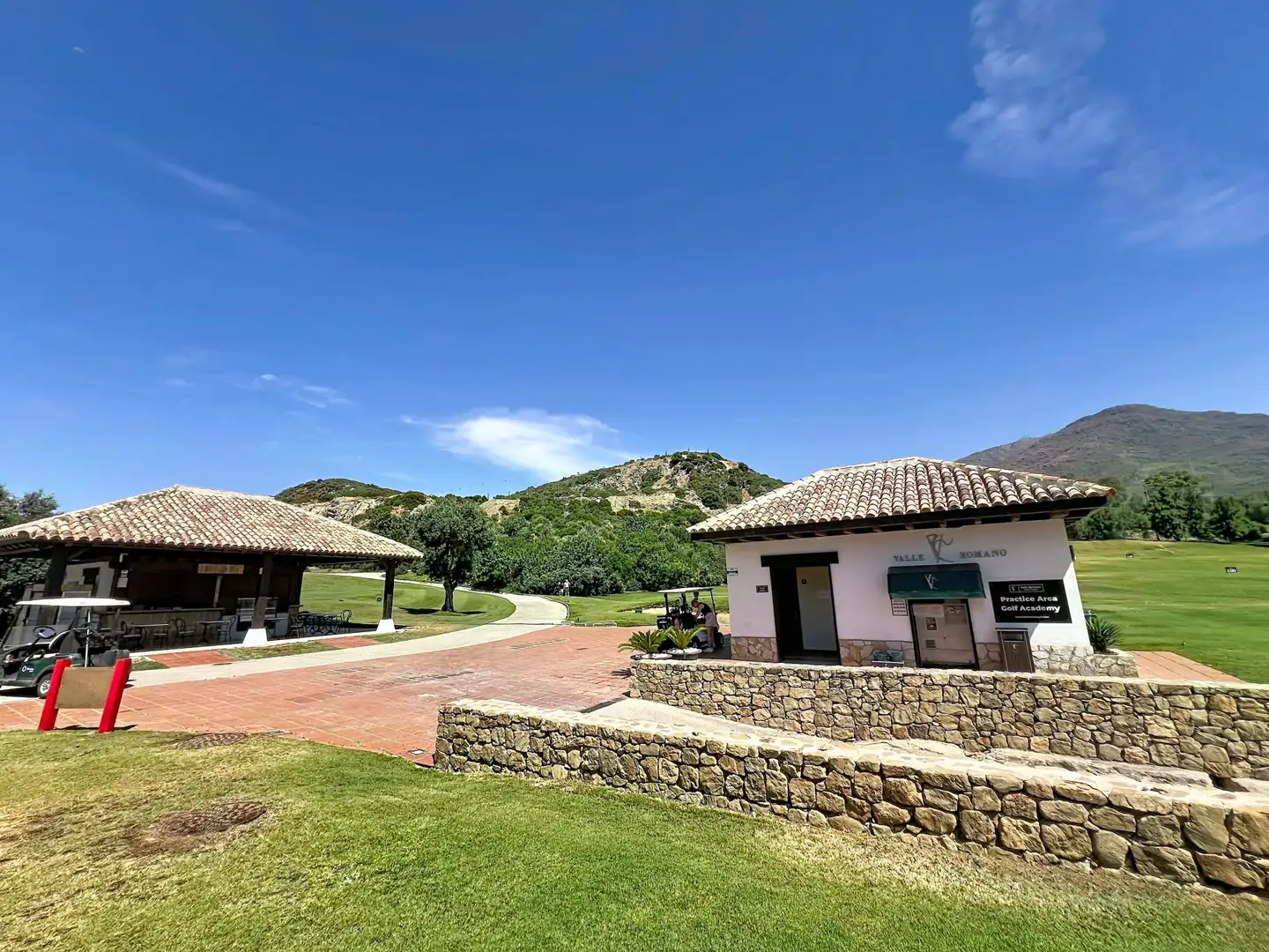 Vista exterior de Ático en venta en Estepona con Aire acondicionado, Terraza y Piscina