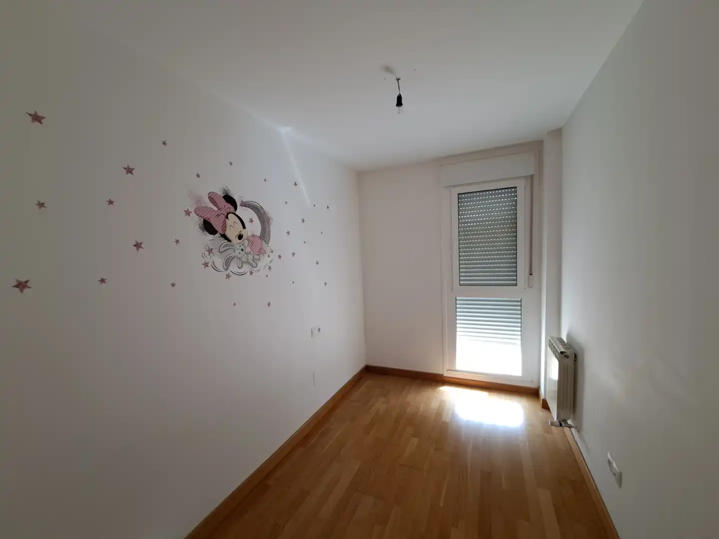 Schlafzimmer von Wohnungen zur Miete in Chozas de Abajo mit Heizung, Parkett und Terrasse
