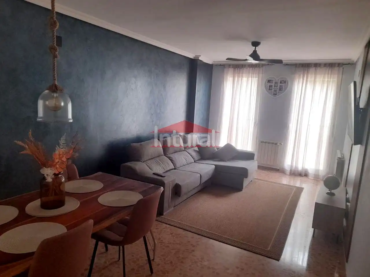 Sala d'estar de Pis en venda en Chinchilla de Monte-Aragón amb Calefacció, Traster i Moblat
