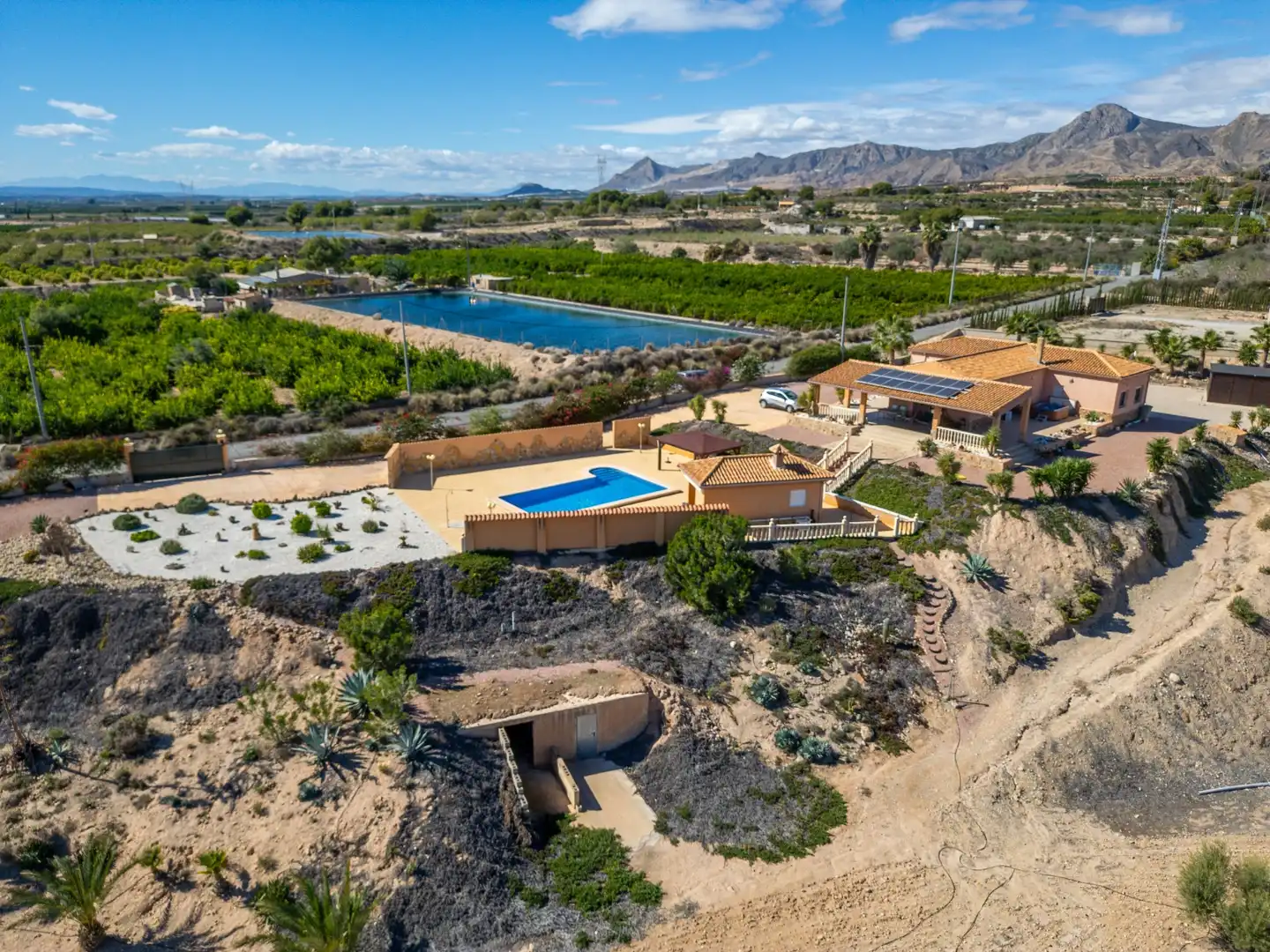Vista exterior de Casa o xalet en venda en Albatera amb Aire condicionat, Calefacció i Jardí privat