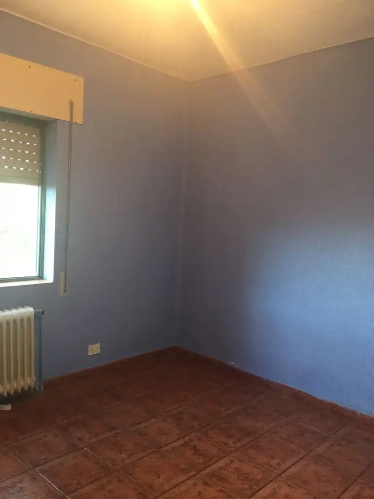 Habitación de Local en venta en Calzada de Don Diego