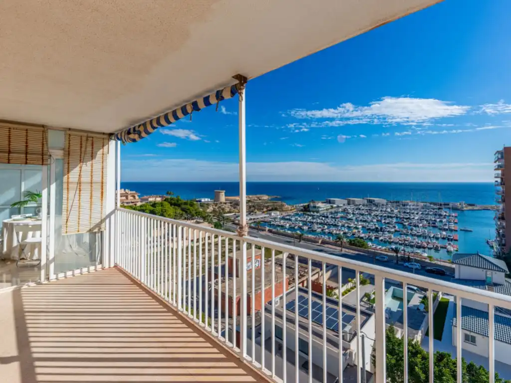 Apartments for sale in Calle Azorin 10 escalera 1 planta 06 puerta a, Campello Playa