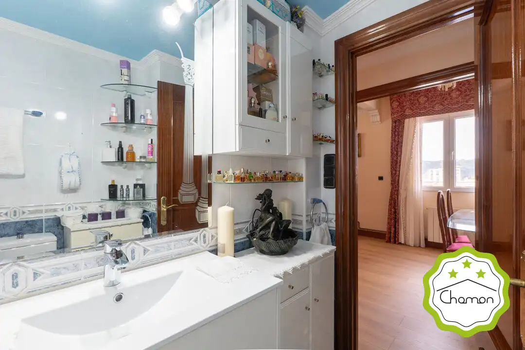 Badezimmer von Wohnung zum Verkauf in Bilbao  mit Heizung und Privatgarten