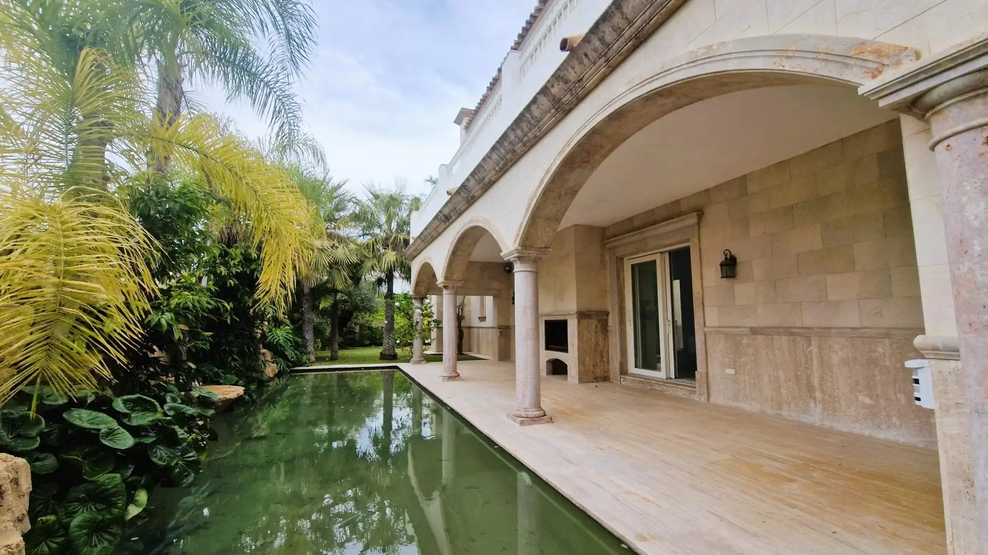 Swimming pool of Houses for sale in Marbella  with Air Conditioner, Private garden and Terrace